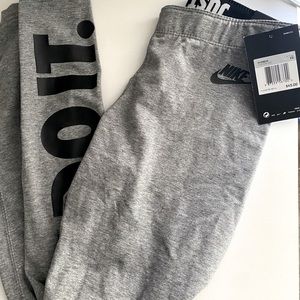 Light grey Nike leggings